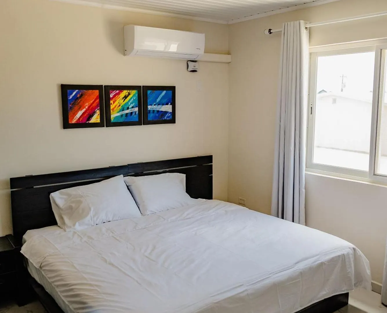 Gorgeous 2-Bedroom Apartment 2 Km From Eagle Beach Palm Beach