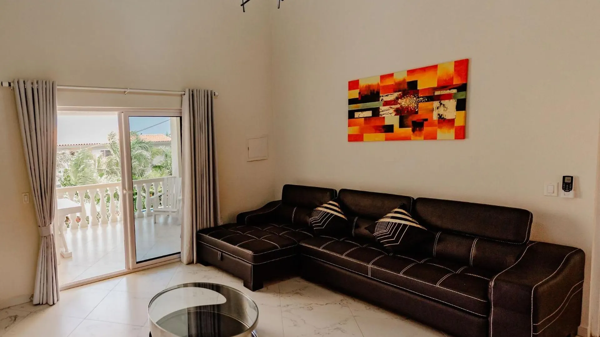 Gorgeous 2-Bedroom Apartment 2 Km From Eagle Beach Palm Beach